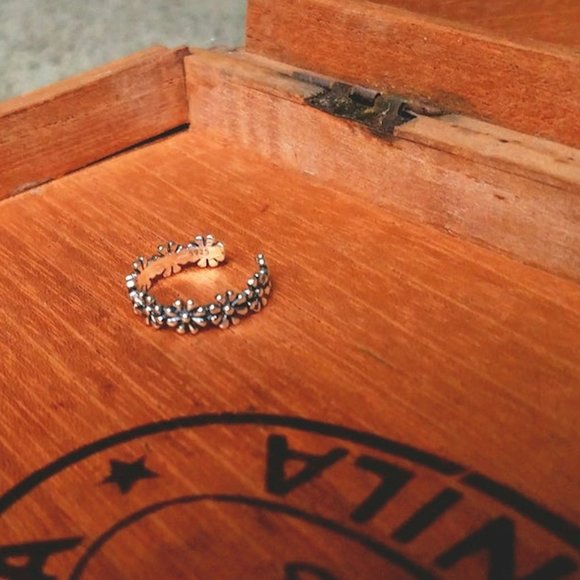 Little daisy ring - Picture 3 of 6